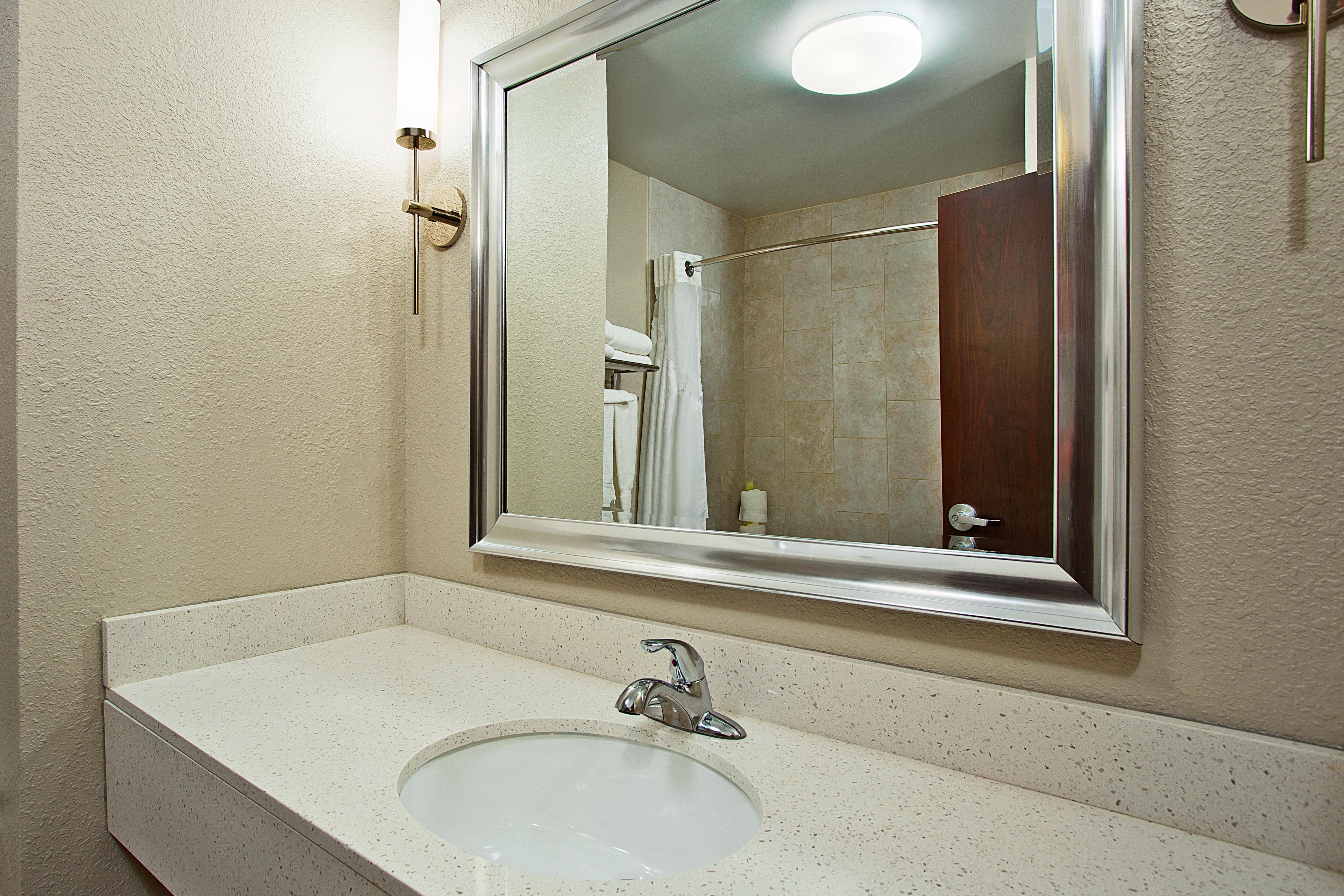 Holiday Inn Express & Suites Springfield By Ihg Exterior photo
