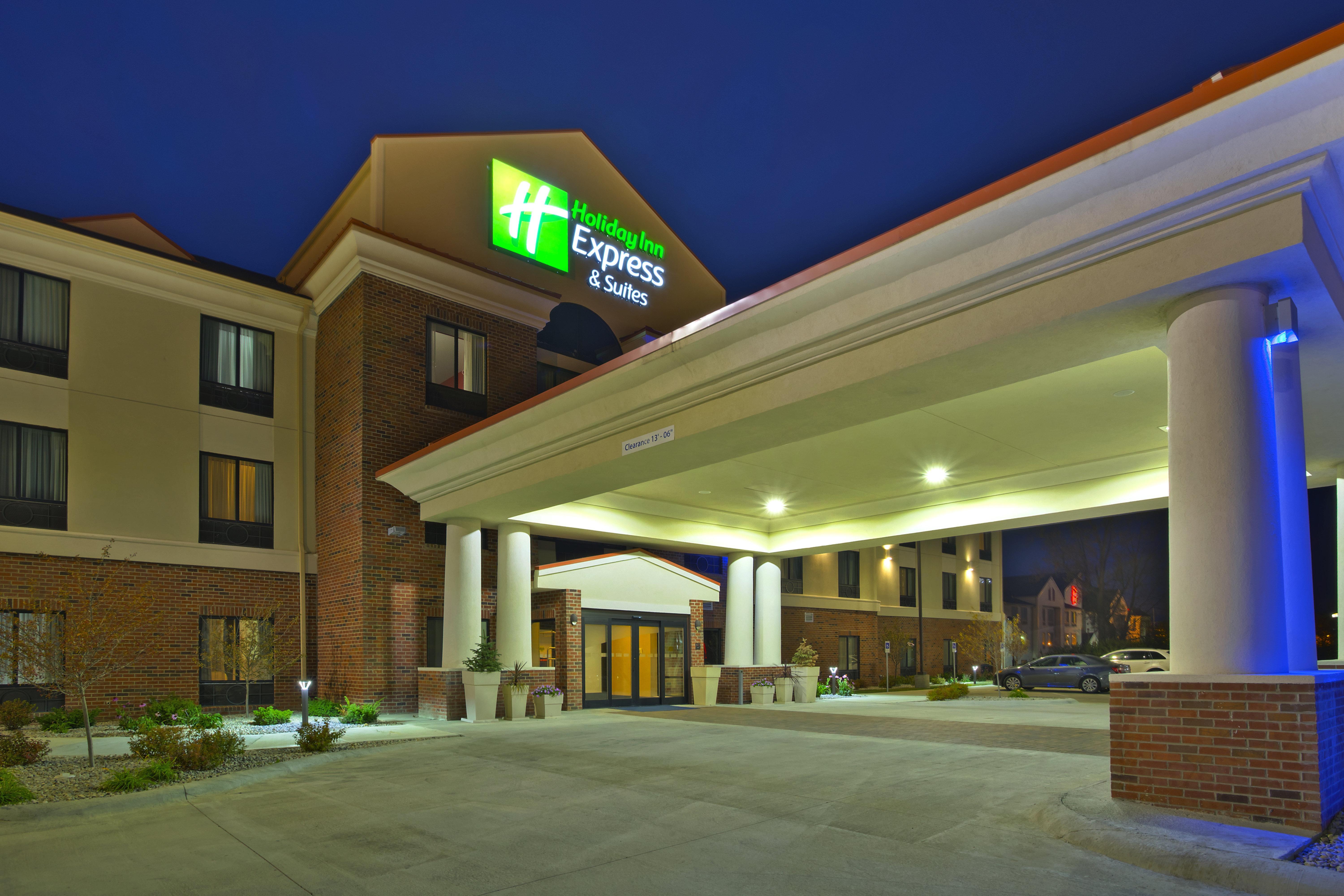Holiday Inn Express & Suites Springfield By Ihg Exterior photo