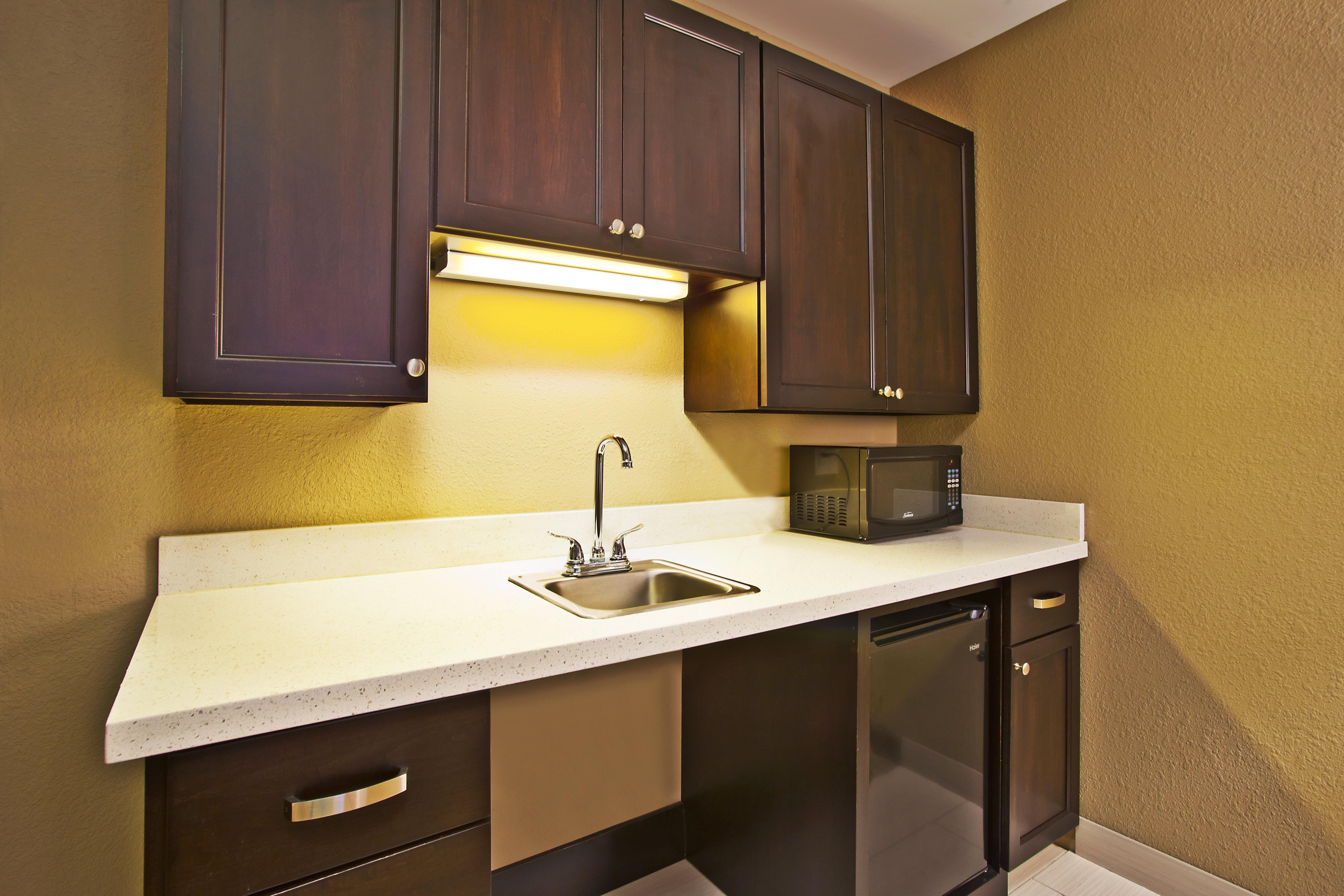 Holiday Inn Express & Suites Springfield By Ihg Exterior photo